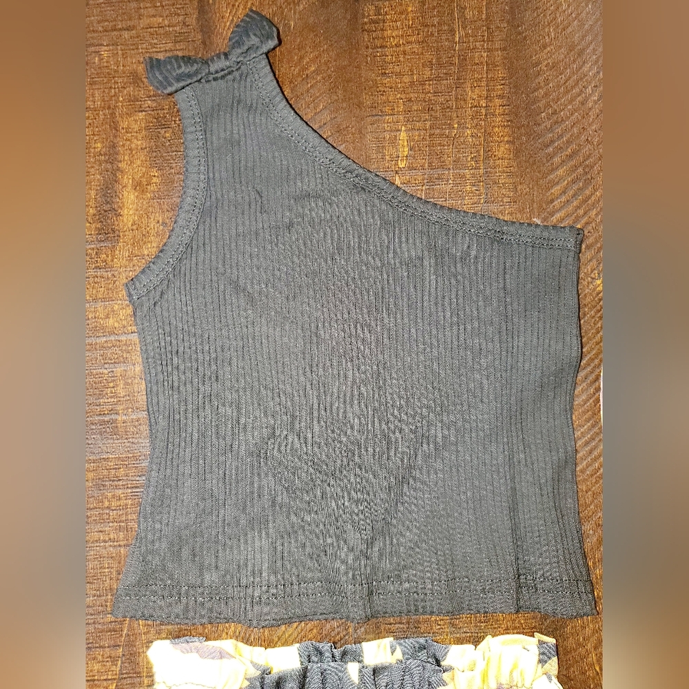 Sunflower Print Kids Outfit with Black Top NIB Sz: 2-3years Old - Picture 2 of 11